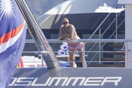 The Beckham family relaxing on a yacht during holidays in St-Tropez. 22 Jul 2022 Pictured: The Beckham family. Photo credit: EliotPress/MEGA TheMegaAgency.com +1 888 505 6342 (Mega Agency TagID: MEGA880456_006.jpg) [Photo via Mega Agency]